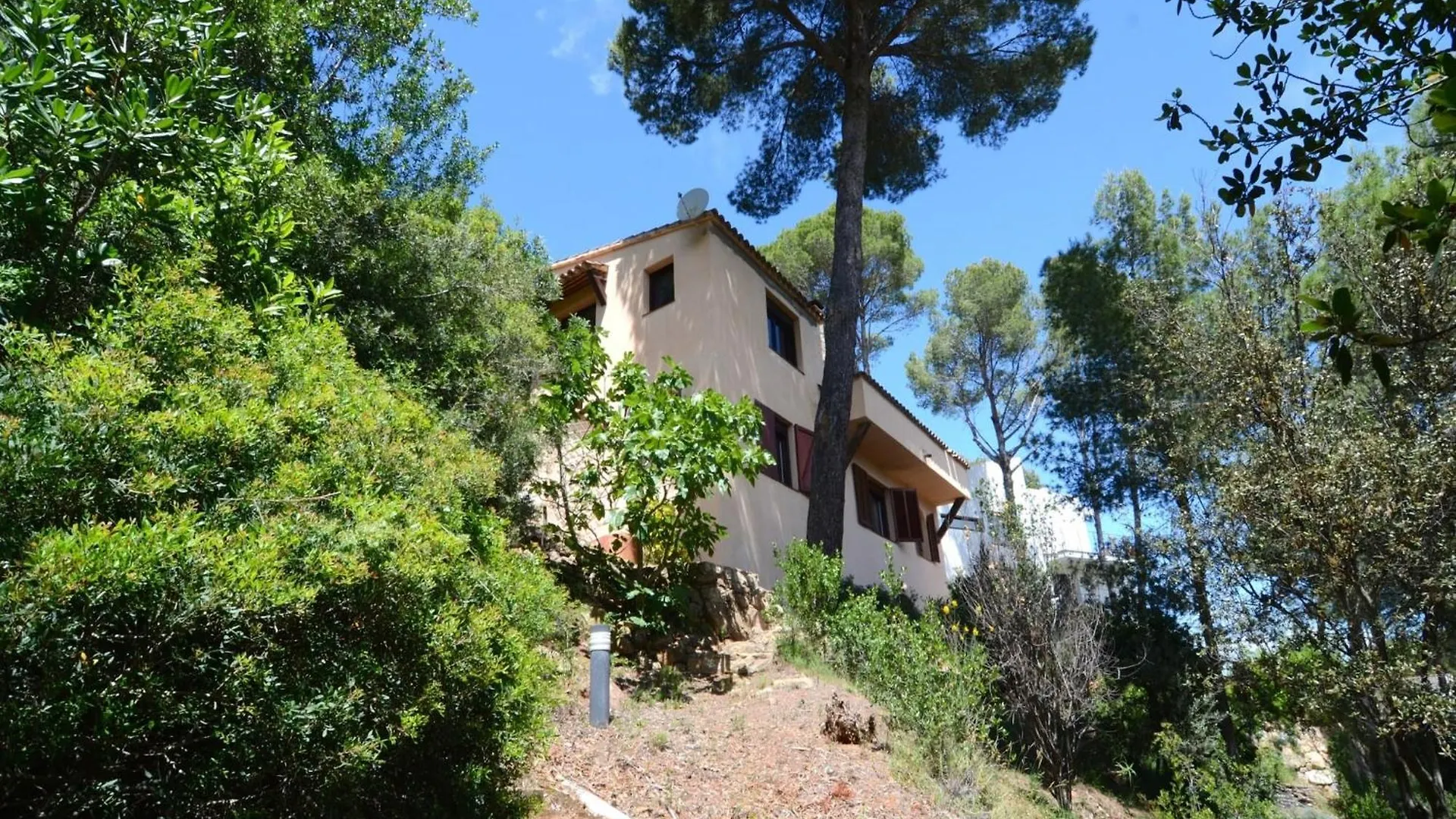 The House In Pals Has 3 Bedrooms 度假居