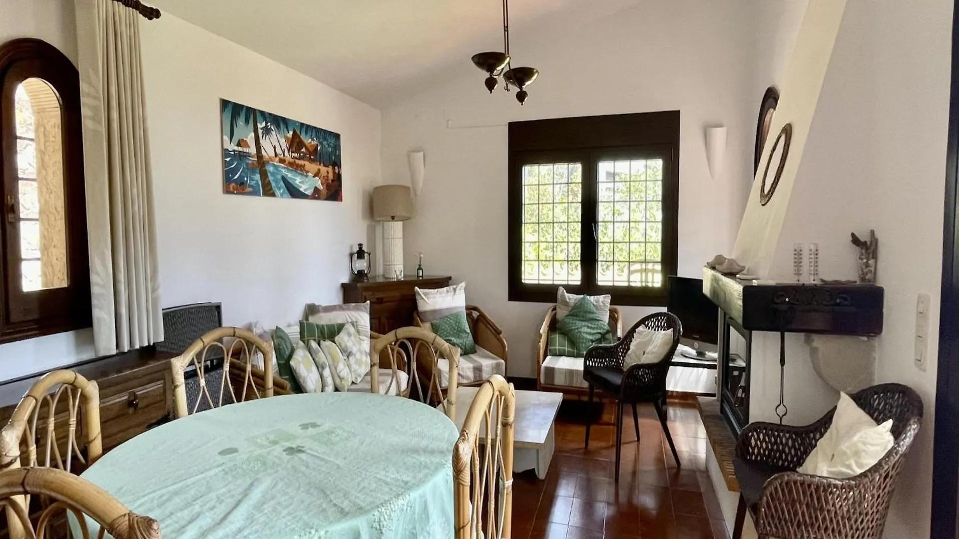 The House In Pals Has 3 Bedrooms 度假居